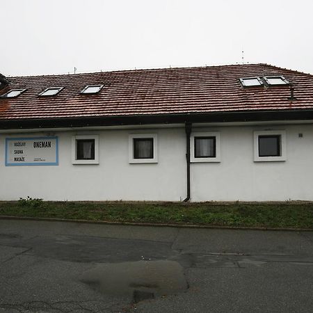 Oneman Hostel Praga Zewnętrze zdjęcie